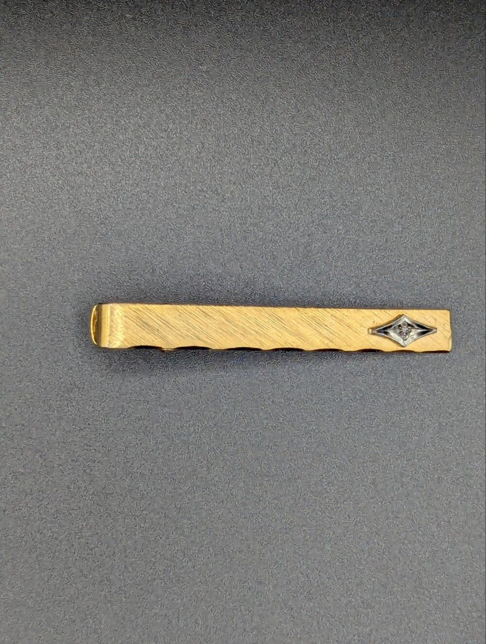 Gold Toned Men’s Tie Clip with Diamond-Shaped Accent